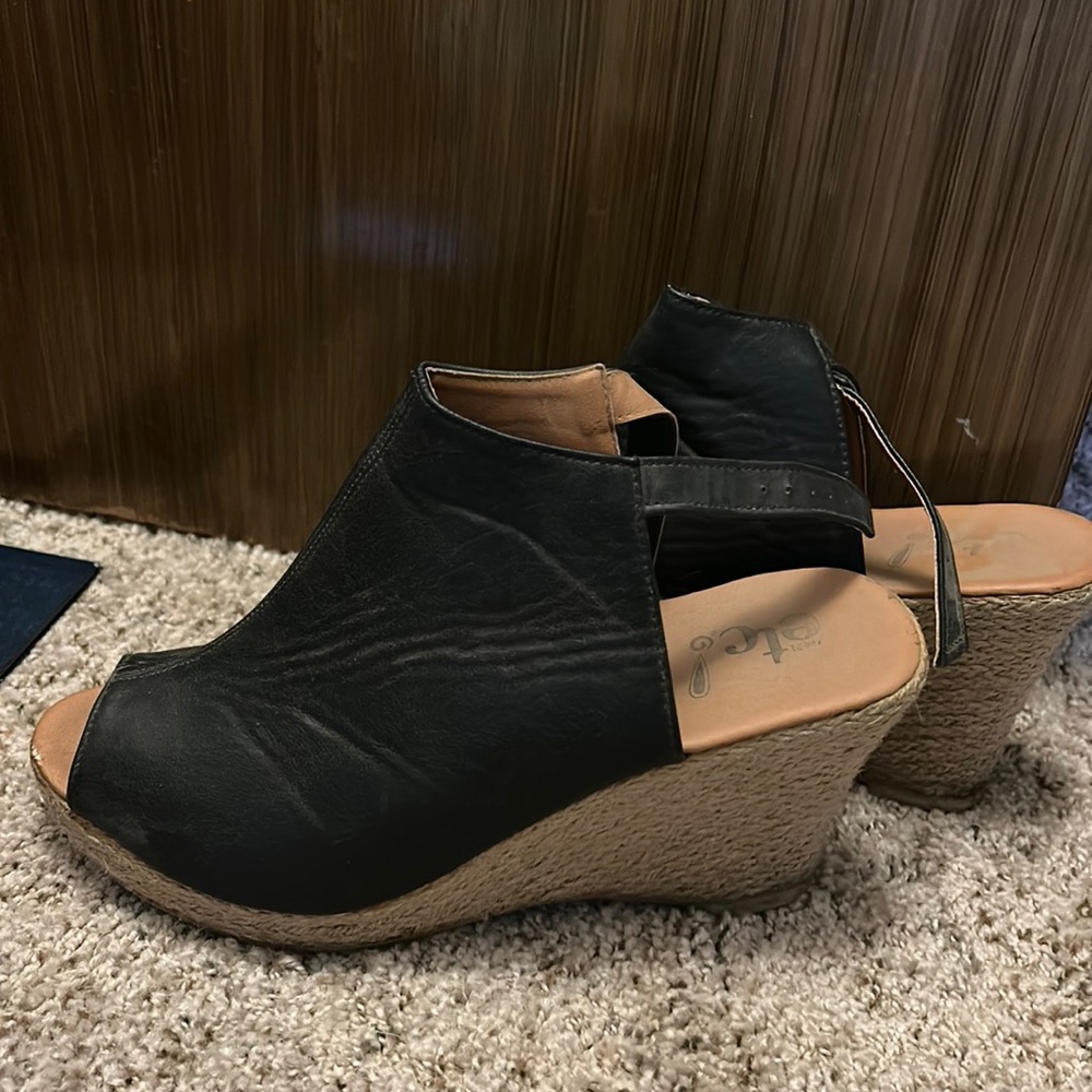 Size XL 10 wedges open back